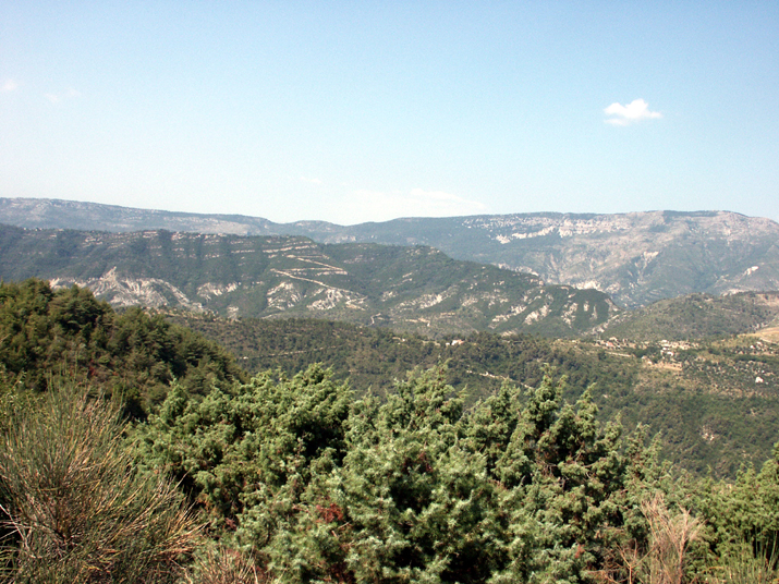 2004-07 Lucéram 007.jpg - DCF 1.0